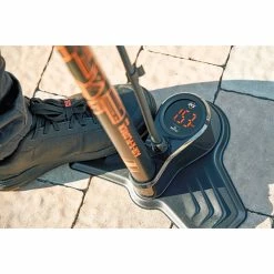 SKS Air-X-Plorer Digi 10.0 Standpumpe -Fahrradbeleuchtung importe magasin sks air x plorer digi 10 0 fahrrad standpumpe 2022 311747 d
